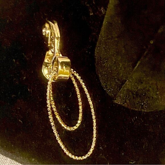 Vintage NMH Dainty Gold Tone Double Hoop Door Knocker Clip On Earrings - Picture 2 of 4